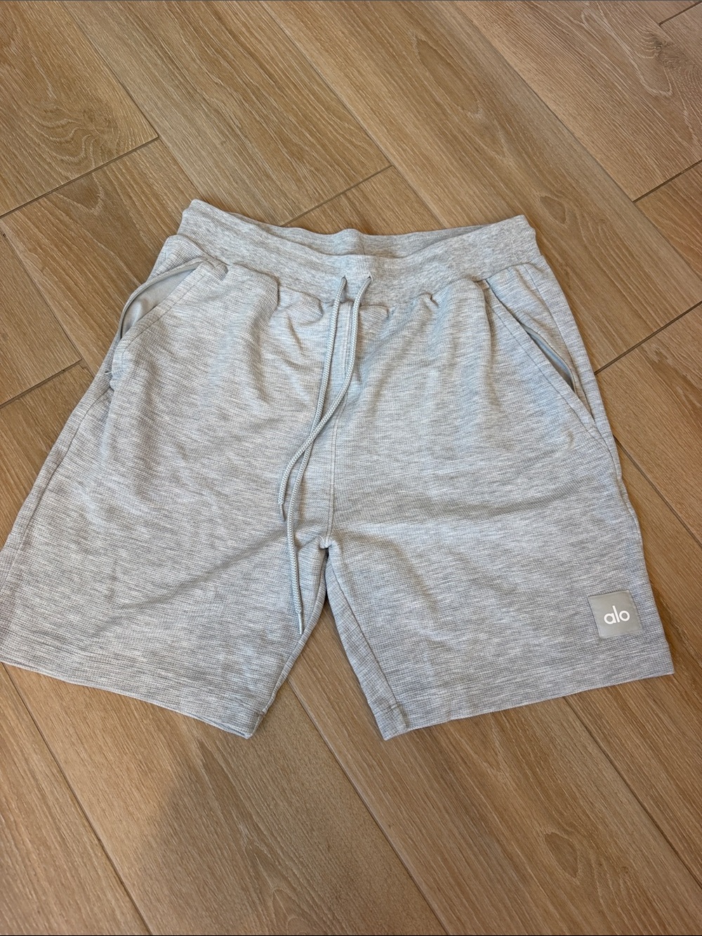 Men’s Alo Heather Grey Shorts Sz L 7”